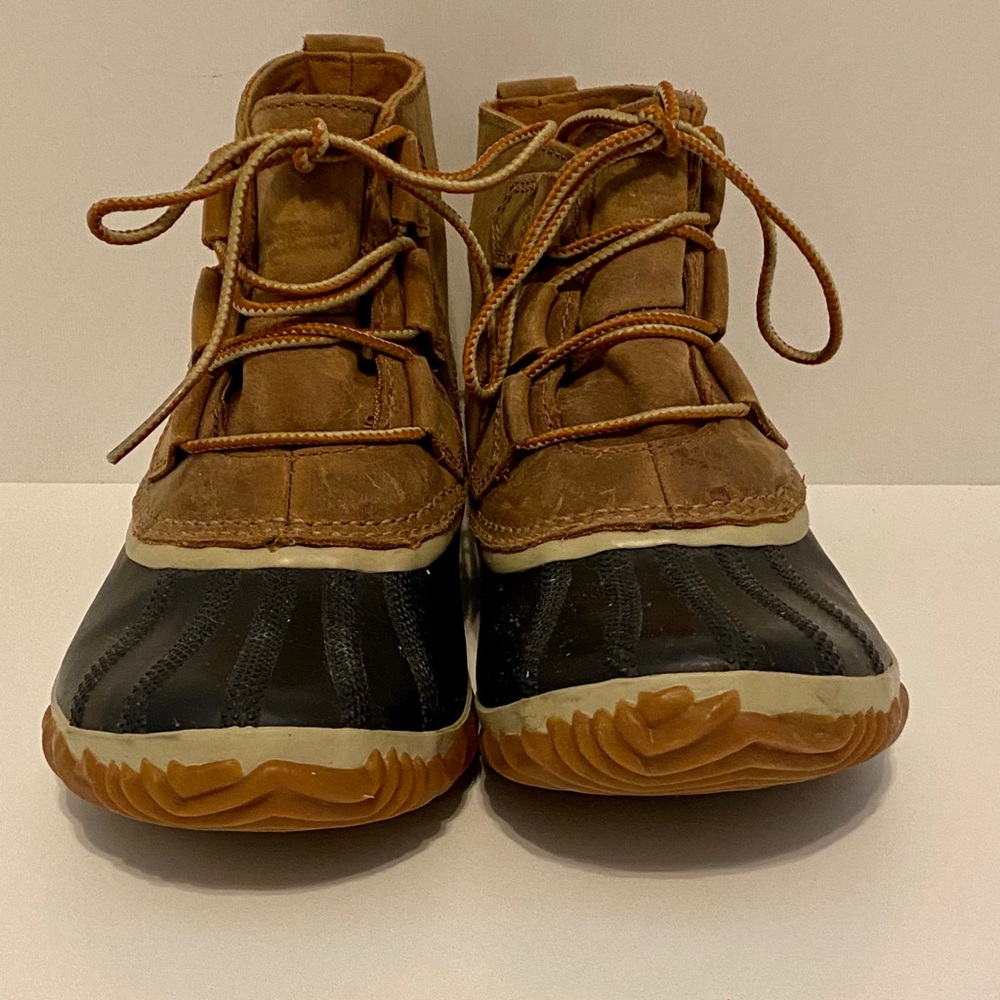 Sorel Out and About waterproof boots 7.5